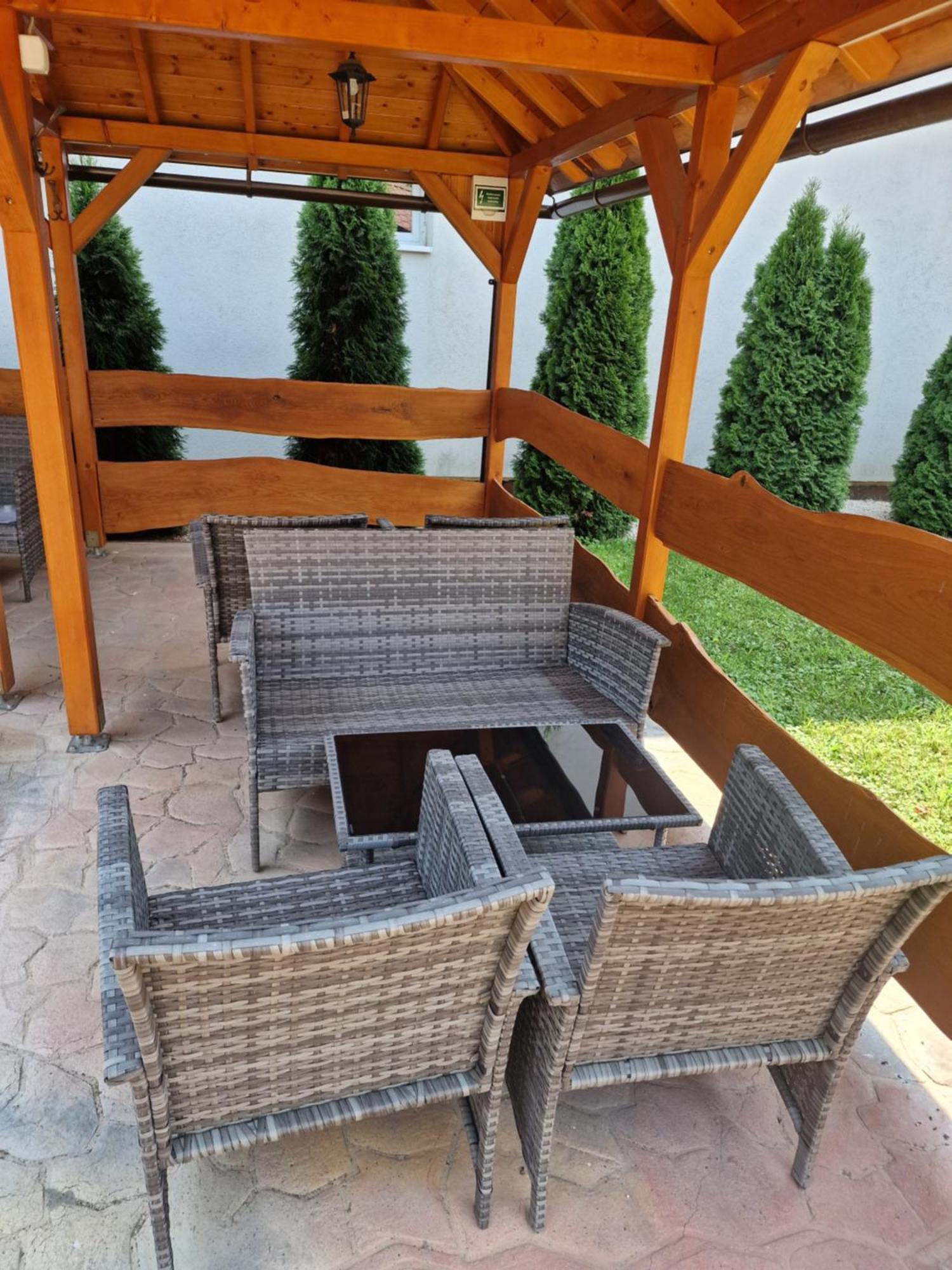 Holiday Apartmanhaz Gyula Buitenkant foto