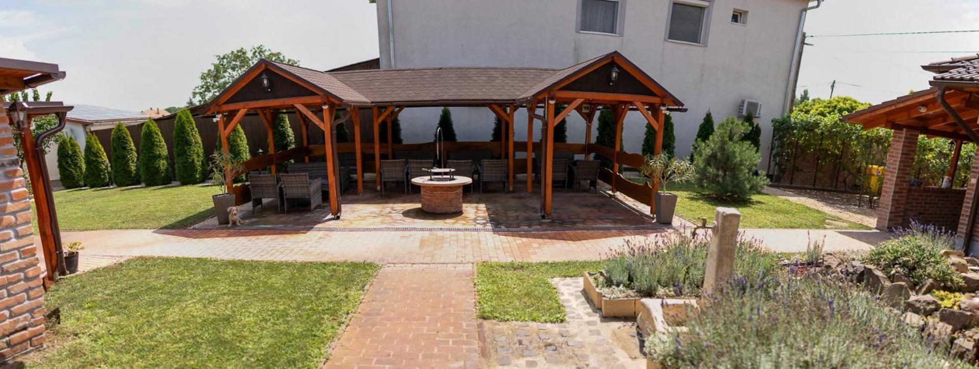Holiday Apartmanhaz Gyula Buitenkant foto