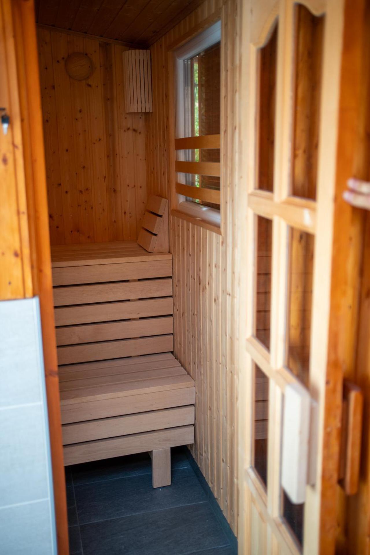 Holiday Apartmanhaz Gyula Buitenkant foto