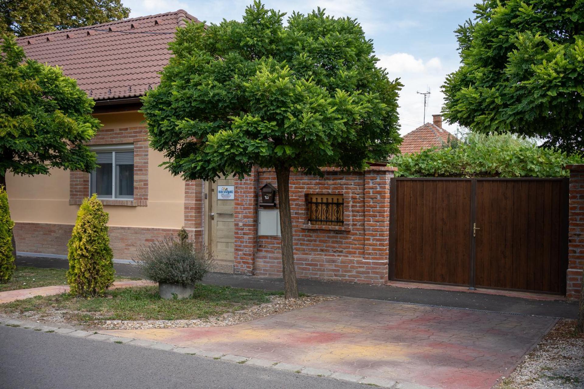 Holiday Apartmanhaz Gyula Buitenkant foto