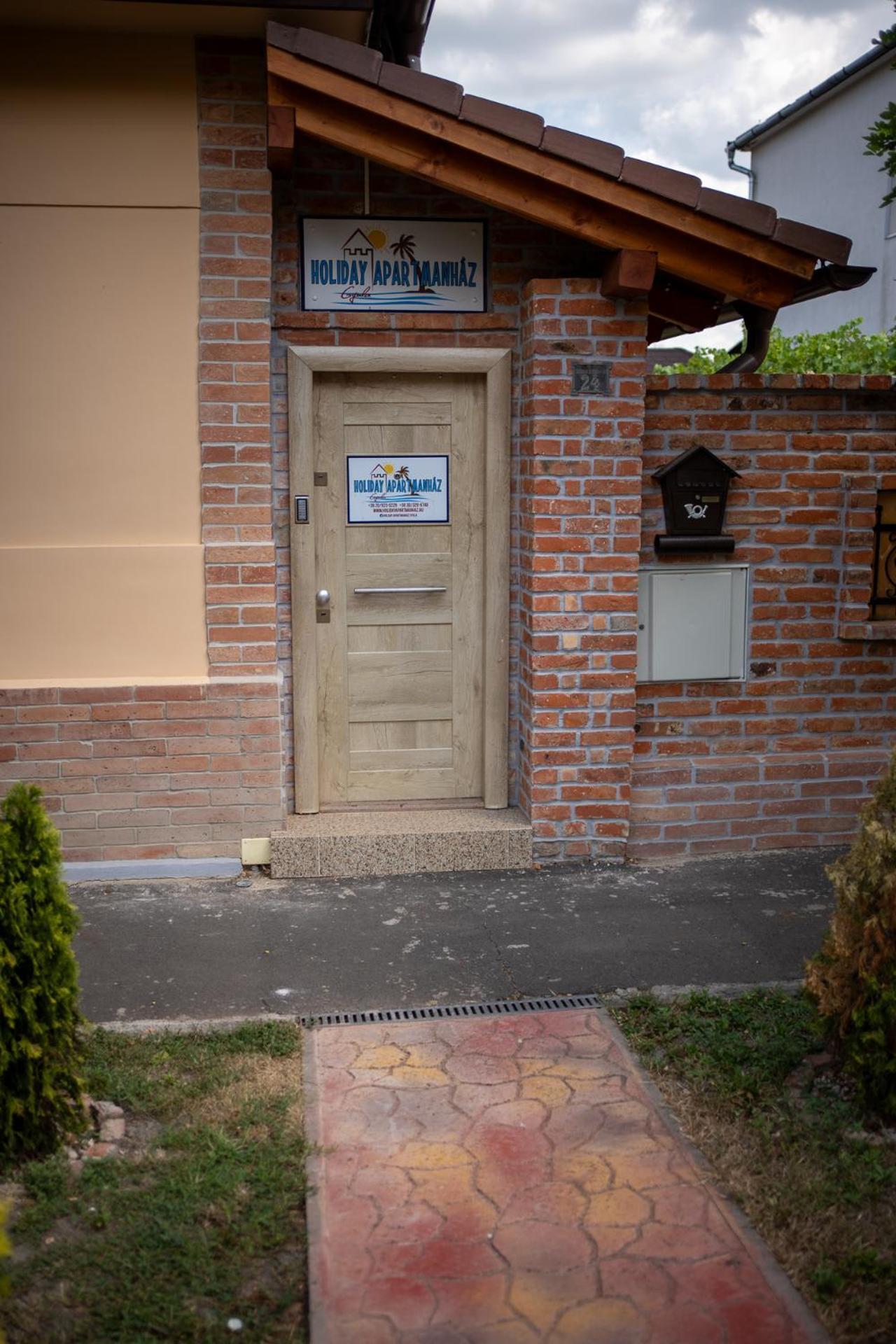 Holiday Apartmanhaz Gyula Buitenkant foto