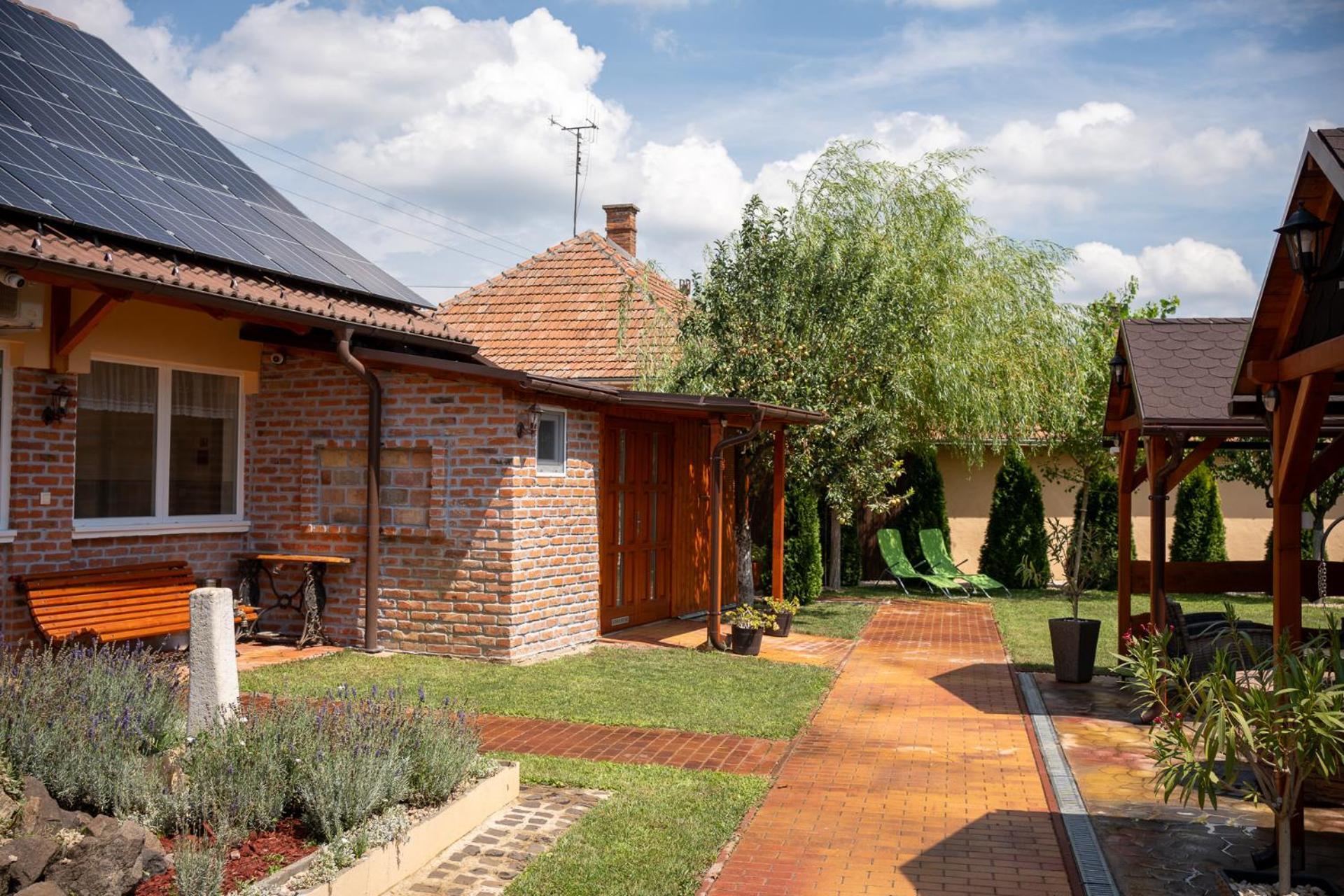 Holiday Apartmanhaz Gyula Buitenkant foto