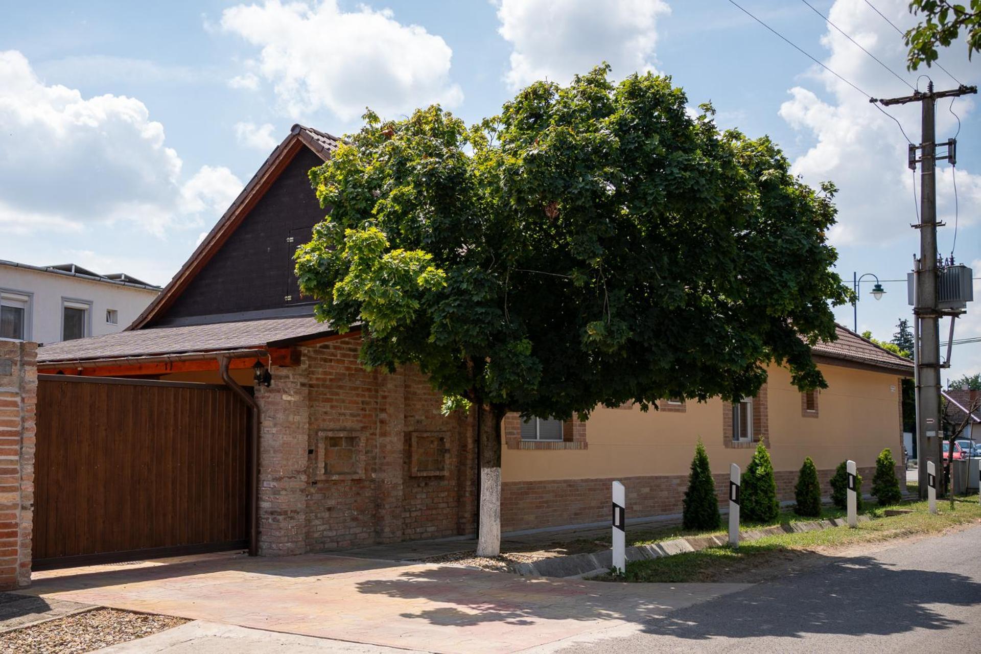 Holiday Apartmanhaz Gyula Buitenkant foto