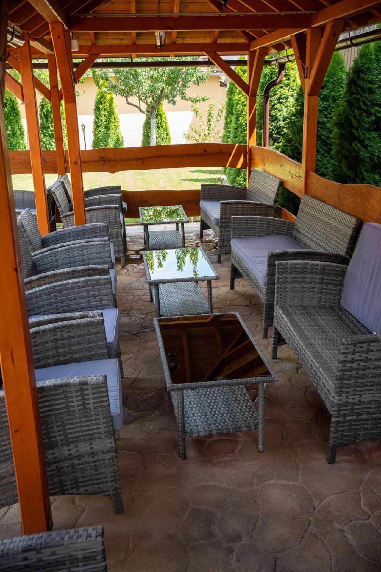 Holiday Apartmanhaz Gyula Buitenkant foto