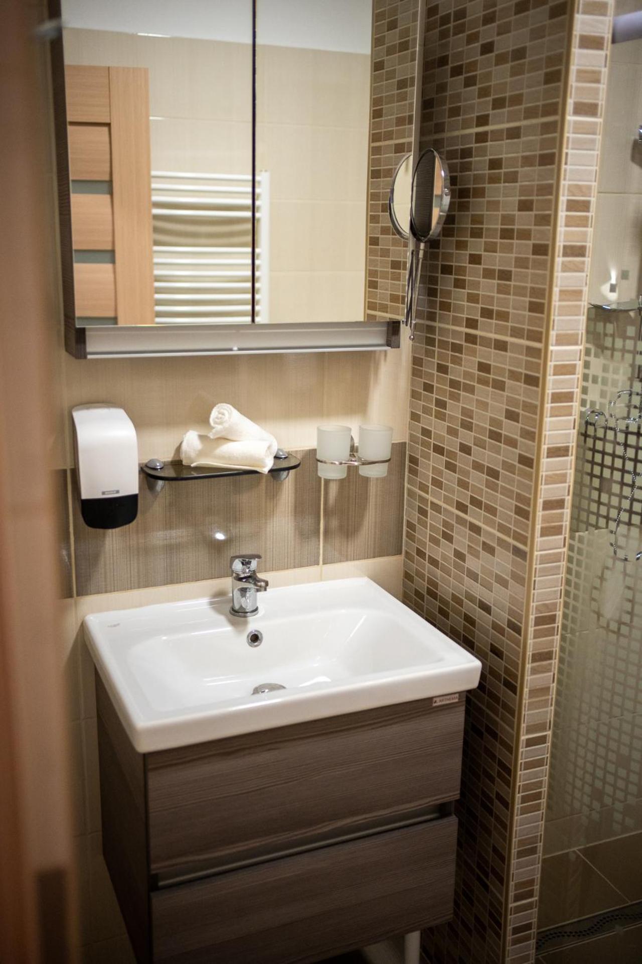 Holiday Apartmanhaz Gyula Buitenkant foto